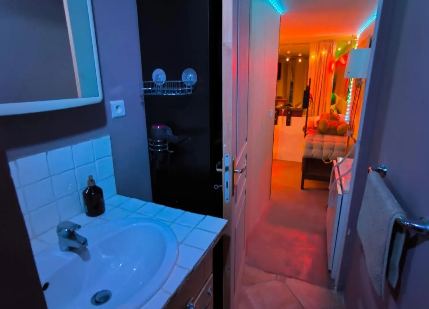 Love-Room Discret 40 M2 Bormes Les Mimosas Village Avec Terrasse 0*, Bormes-les-Mimosas