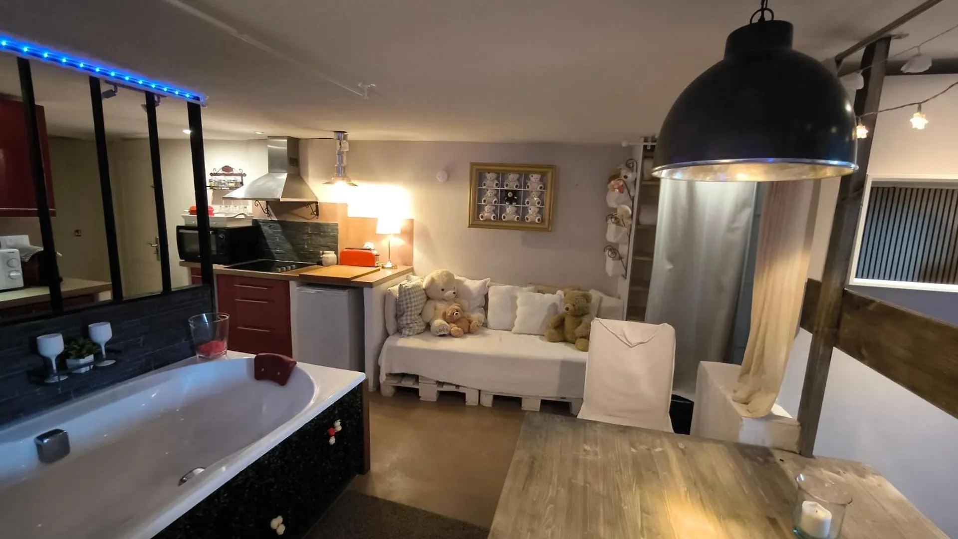 Penzion Love-Room Discret 40 M2 Bormes Les Mimosas Village Avec Terrasse