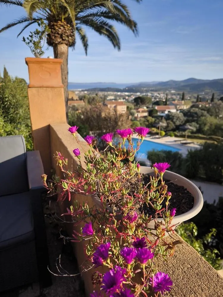 Penzion Love-Room Discret 40 M2 Bormes Les Mimosas Village Avec Terrasse Francie